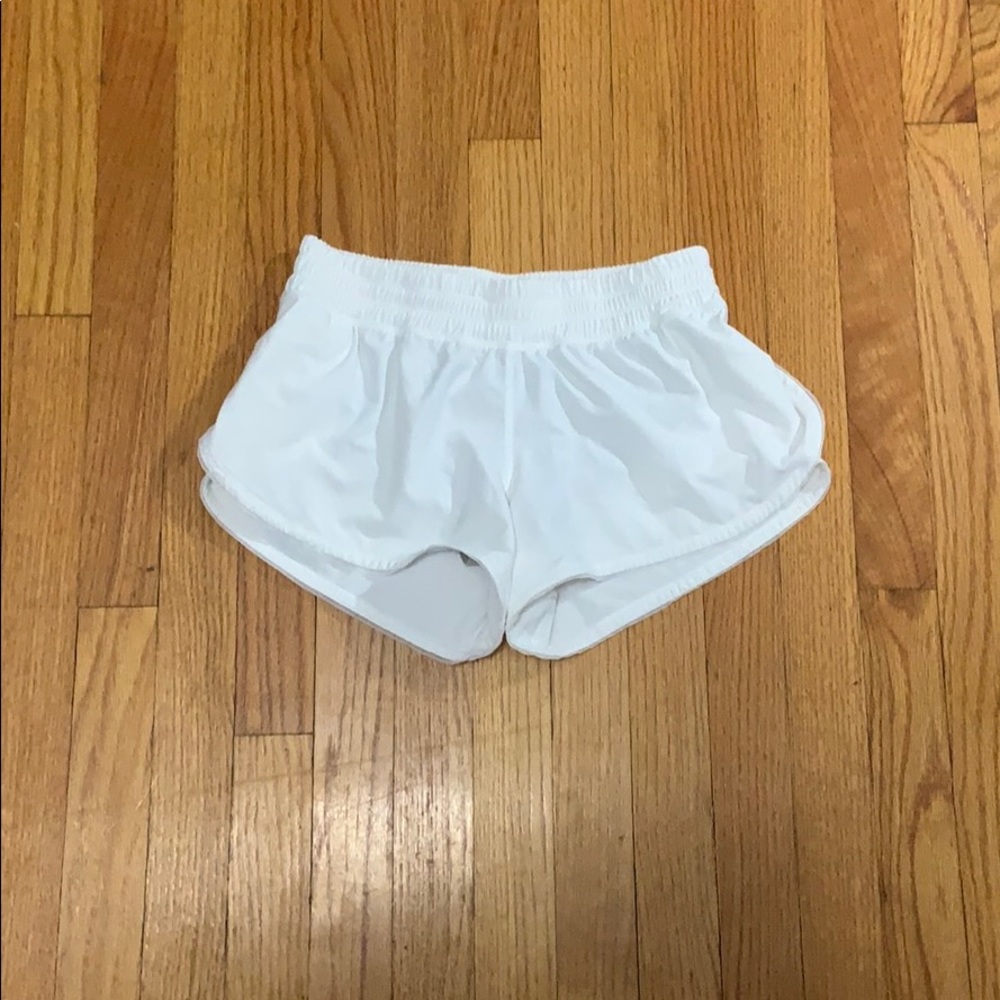 🌟White Lululemon athletic shorts size 4🌟